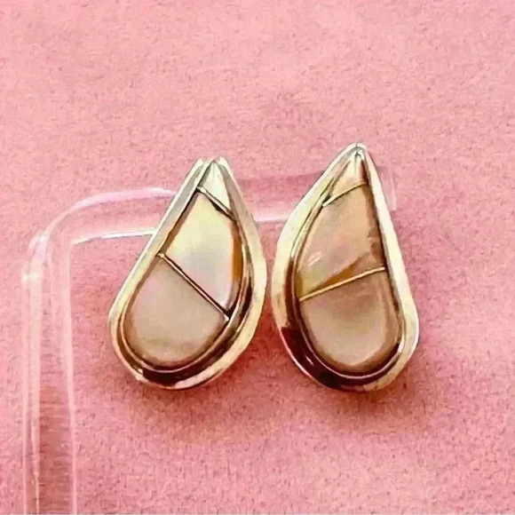 Vintage Pink Mother of Pearl Sterling Silver Earrings - Picture 2 of 5
